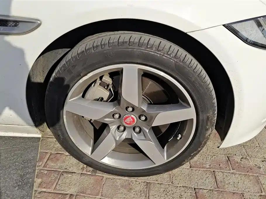 Jaguar XE 2018 2.0T 300PS AWD R-Sport — миниатюра 6