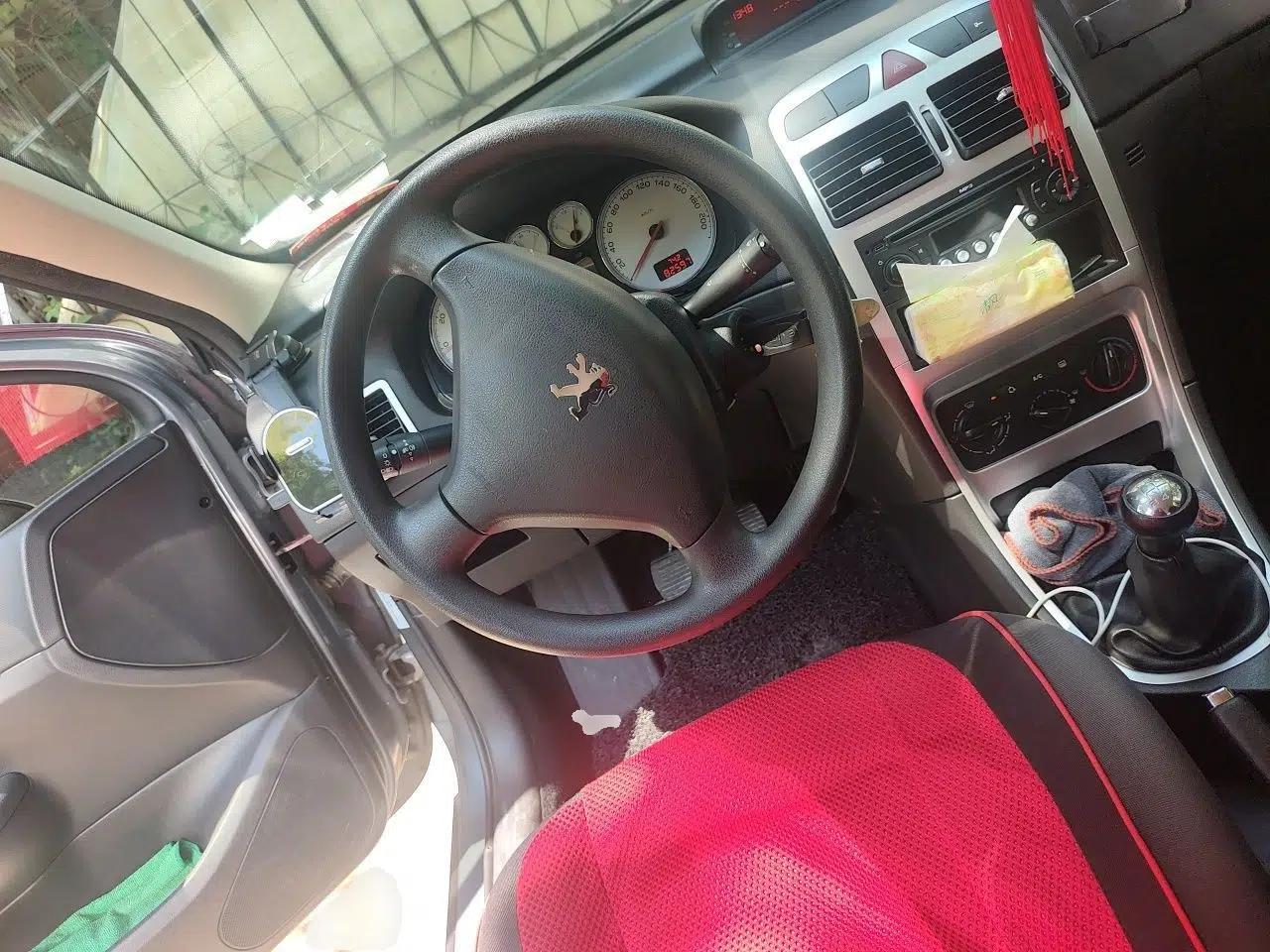 Peugeot 307 2010 Hatchback 1.6L Manual Comfort Edition — миниатюра 11