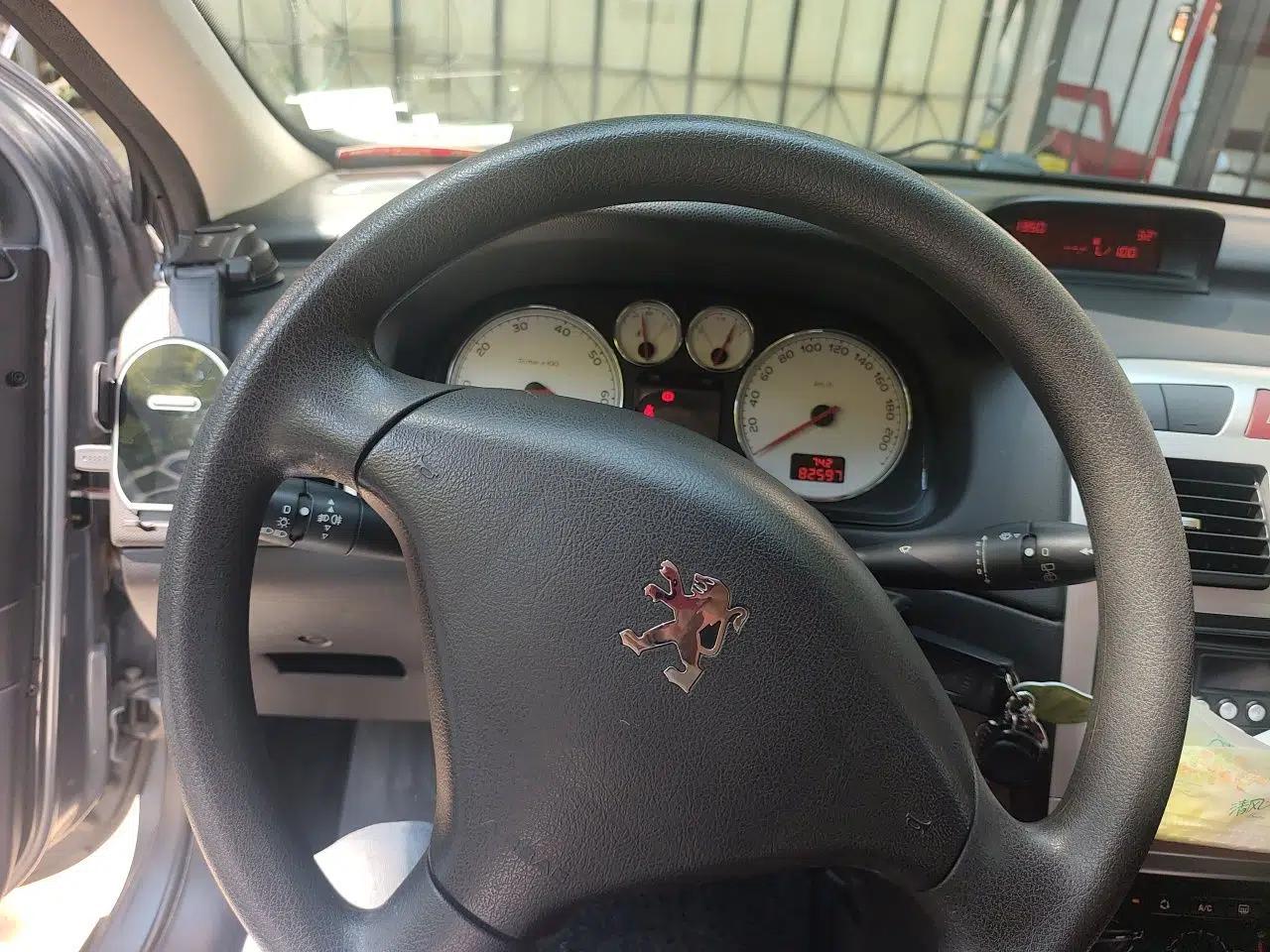 Peugeot 307 2010 Hatchback 1.6L Manual Comfort Edition — миниатюра 12