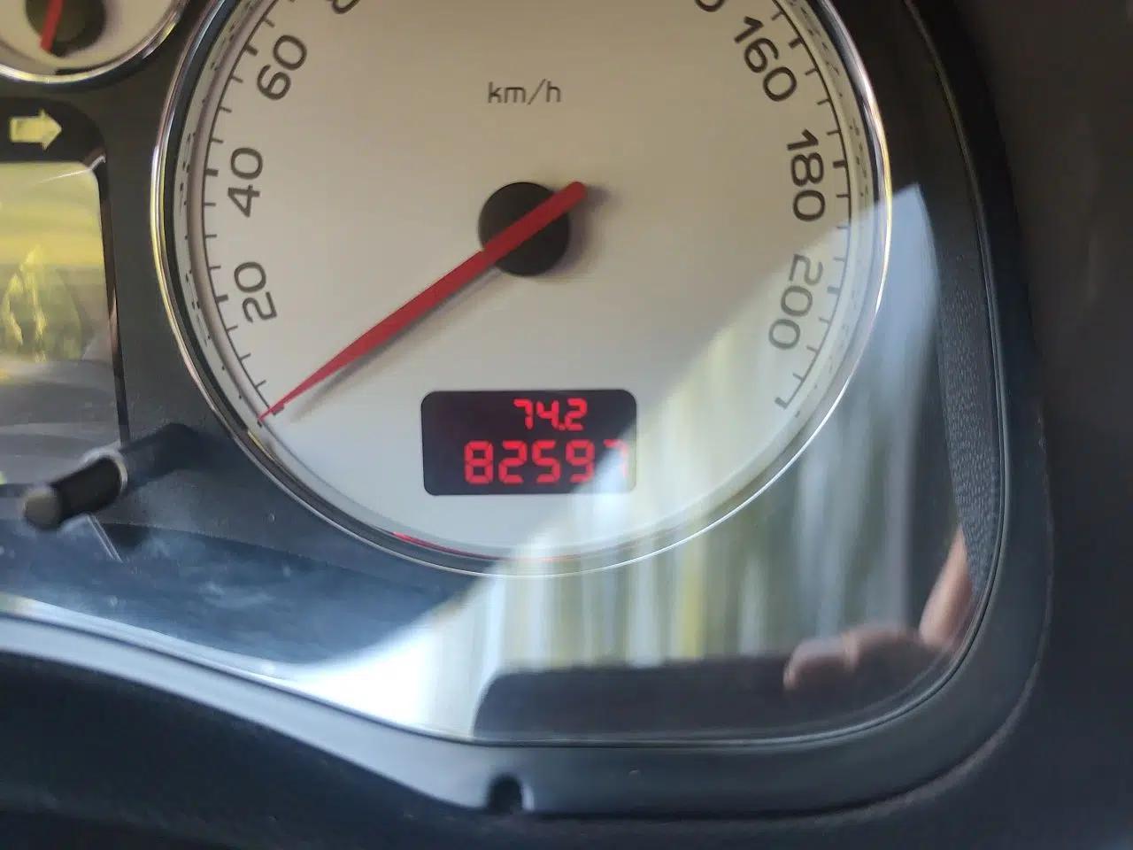 Peugeot 307 2010 Hatchback 1.6L Manual Comfort Edition — миниатюра 13