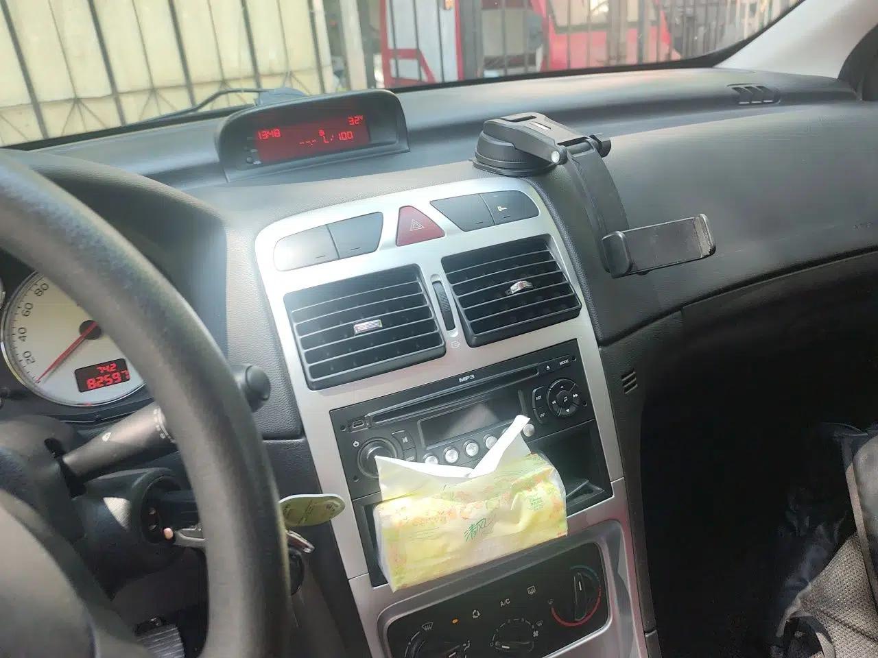 Peugeot 307 2010 Hatchback 1.6L Manual Comfort Edition — миниатюра 14