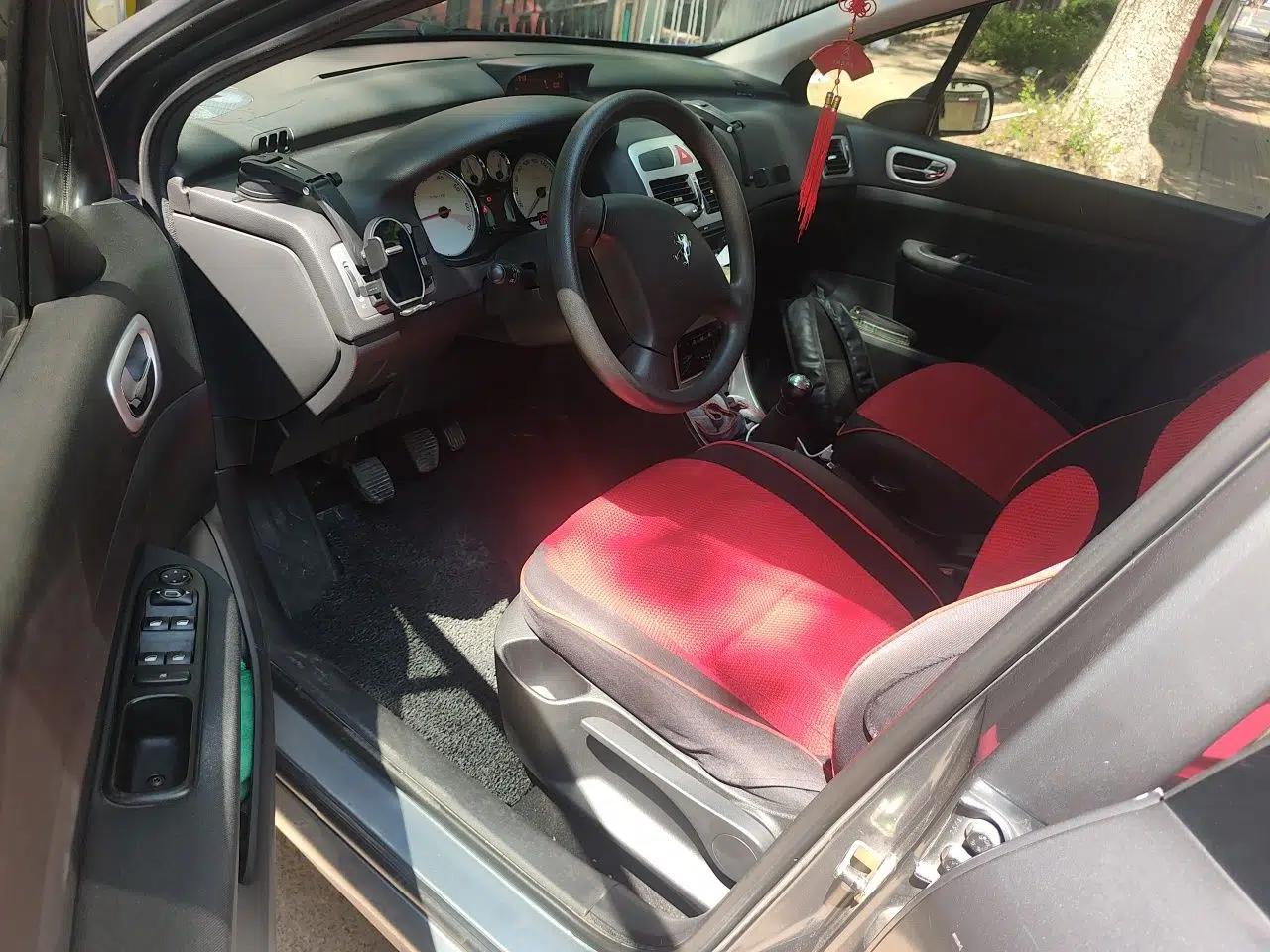 Peugeot 307 2010 Hatchback 1.6L Manual Comfort Edition — миниатюра 17
