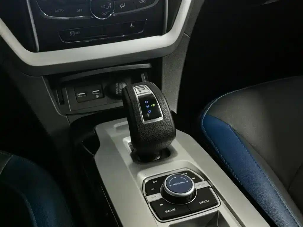 Geely Emgrand New Energy 2017 1.5L PHEV Elite Edition — миниатюра 13