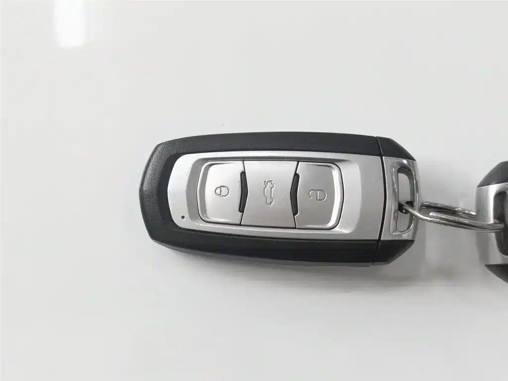 Geely Emgrand New Energy 2017 1.5L PHEV Elite Edition — миниатюра 19