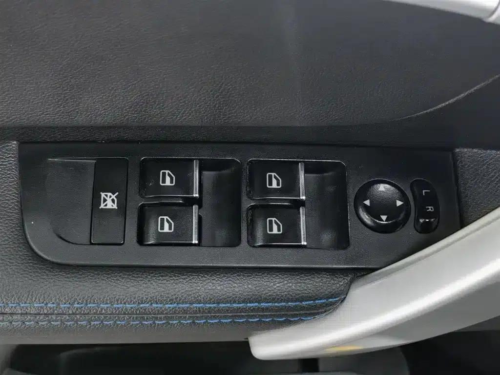 Geely Emgrand New Energy 2017 1.5L PHEV Elite Edition — миниатюра 9