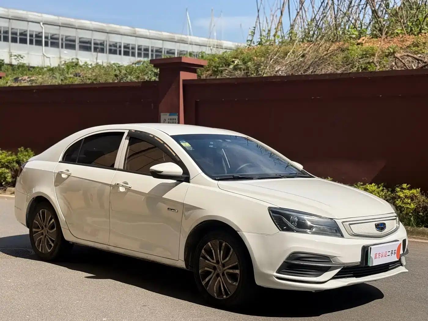 Geely Emgrand EV450 Progressive (2018 Model) — миниатюра 3