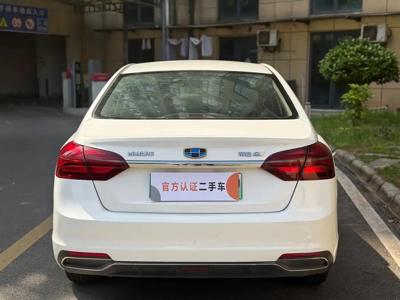 Geely Emgrand EV450 Progressive (2018 Model) — миниатюра 4