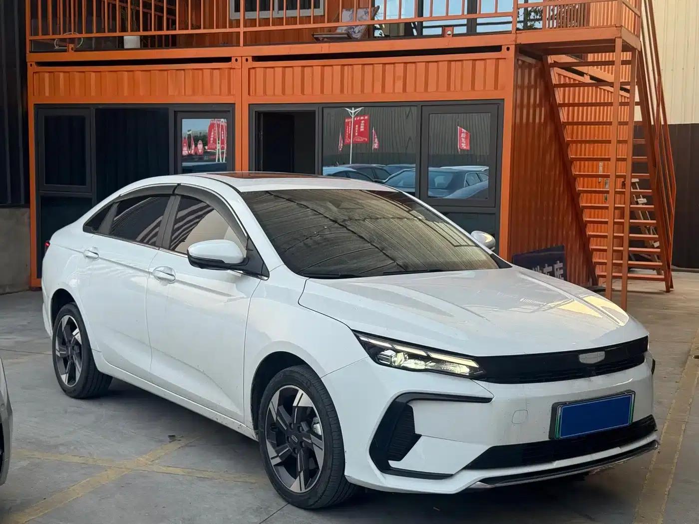 Geely Emgrand L HiP 2022 1.5TD-DHT Pro 100KM Travel Edition — миниатюра 3