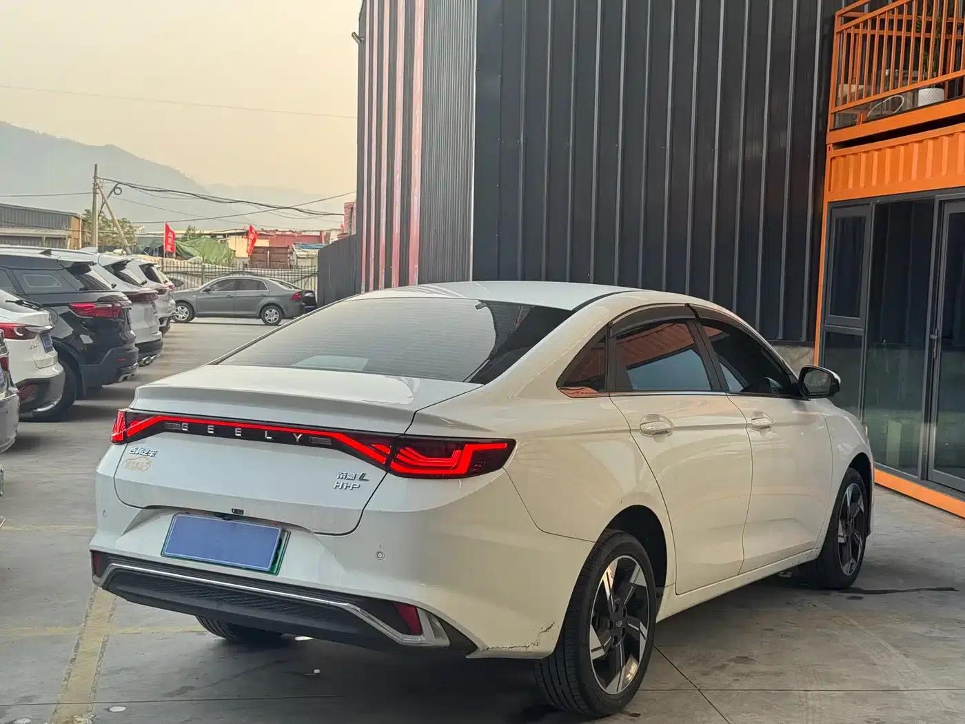Geely Emgrand L HiP 2022 1.5TD-DHT Pro 100KM Travel Edition — миниатюра 7