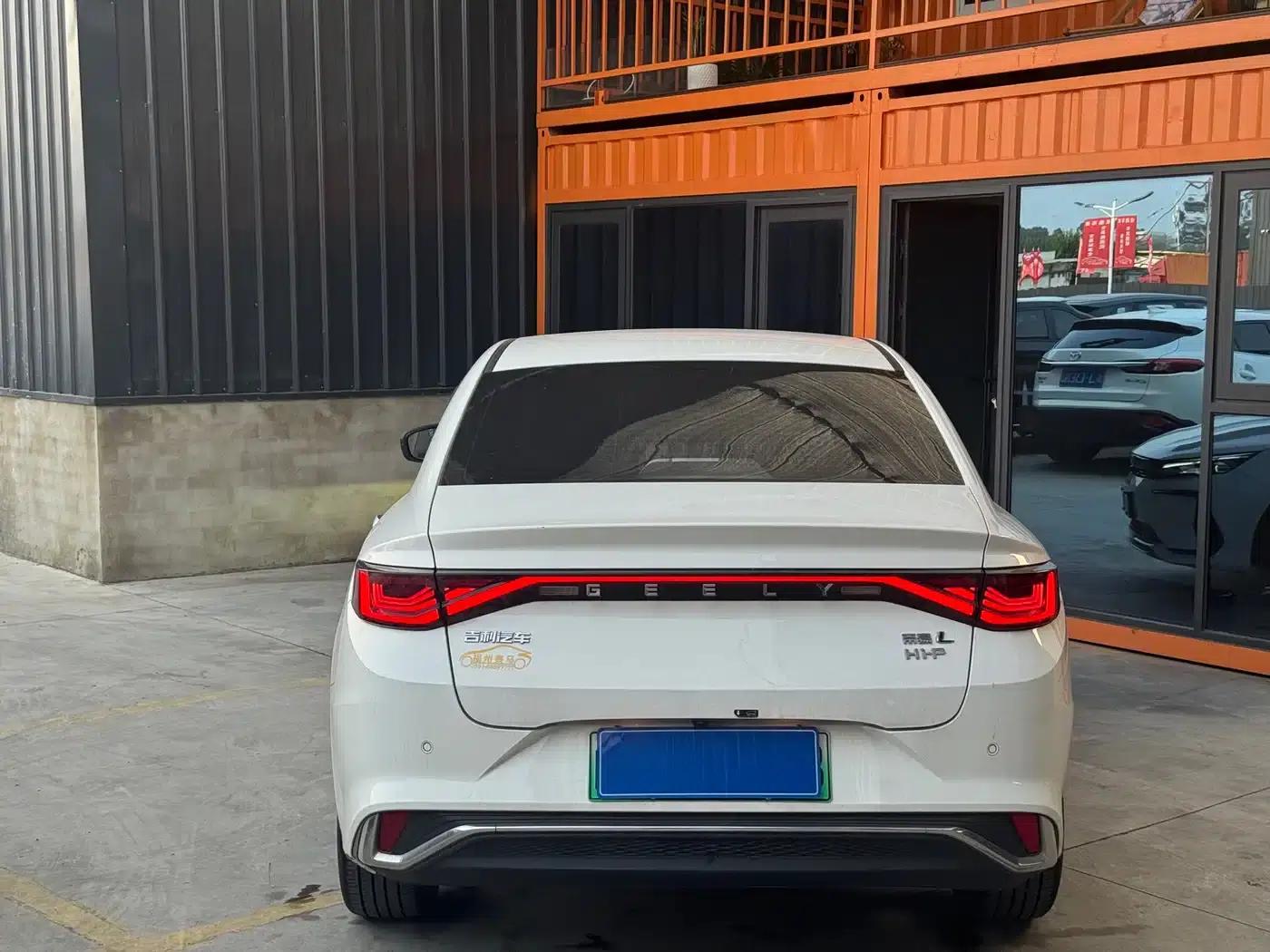 Geely Emgrand L HiP 2022 1.5TD-DHT Pro 100KM Travel Edition — миниатюра 8