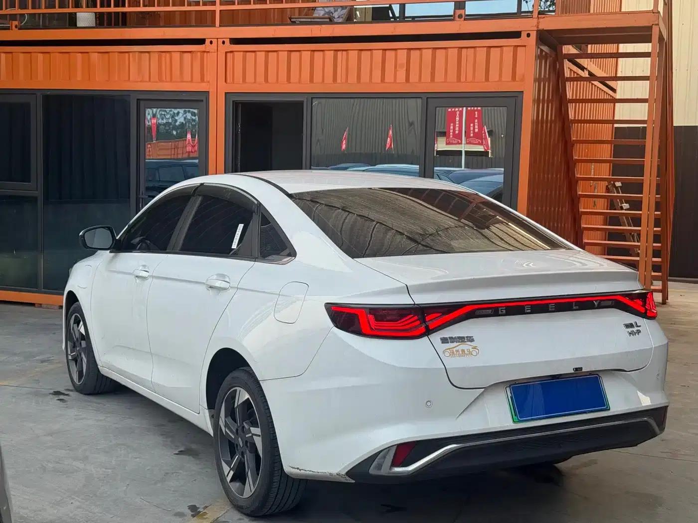 Geely Emgrand L HiP 2022 1.5TD-DHT Pro 100KM Travel Edition — миниатюра 9