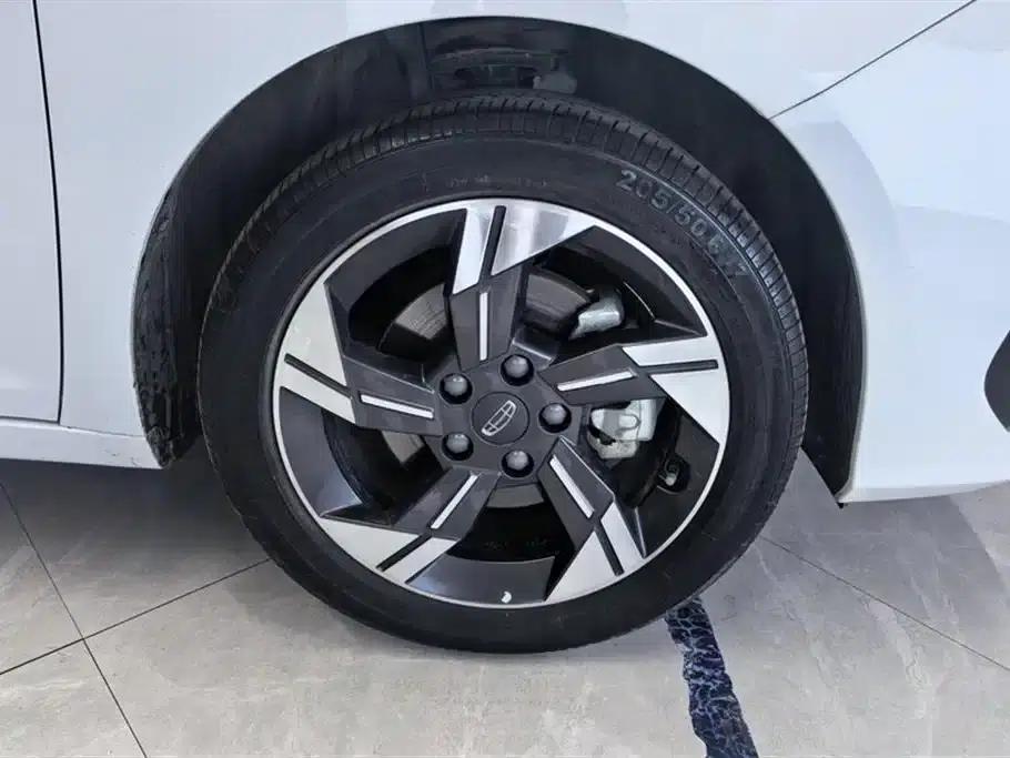 Geely Emgrand L HiP 2022 1.5TD-DHT Pro 100KM Super — миниатюра 6