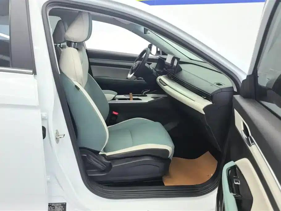 Geely Emgrand L HiP 2022 1.5TD-DHT Pro 100KM Super — миниатюра 8