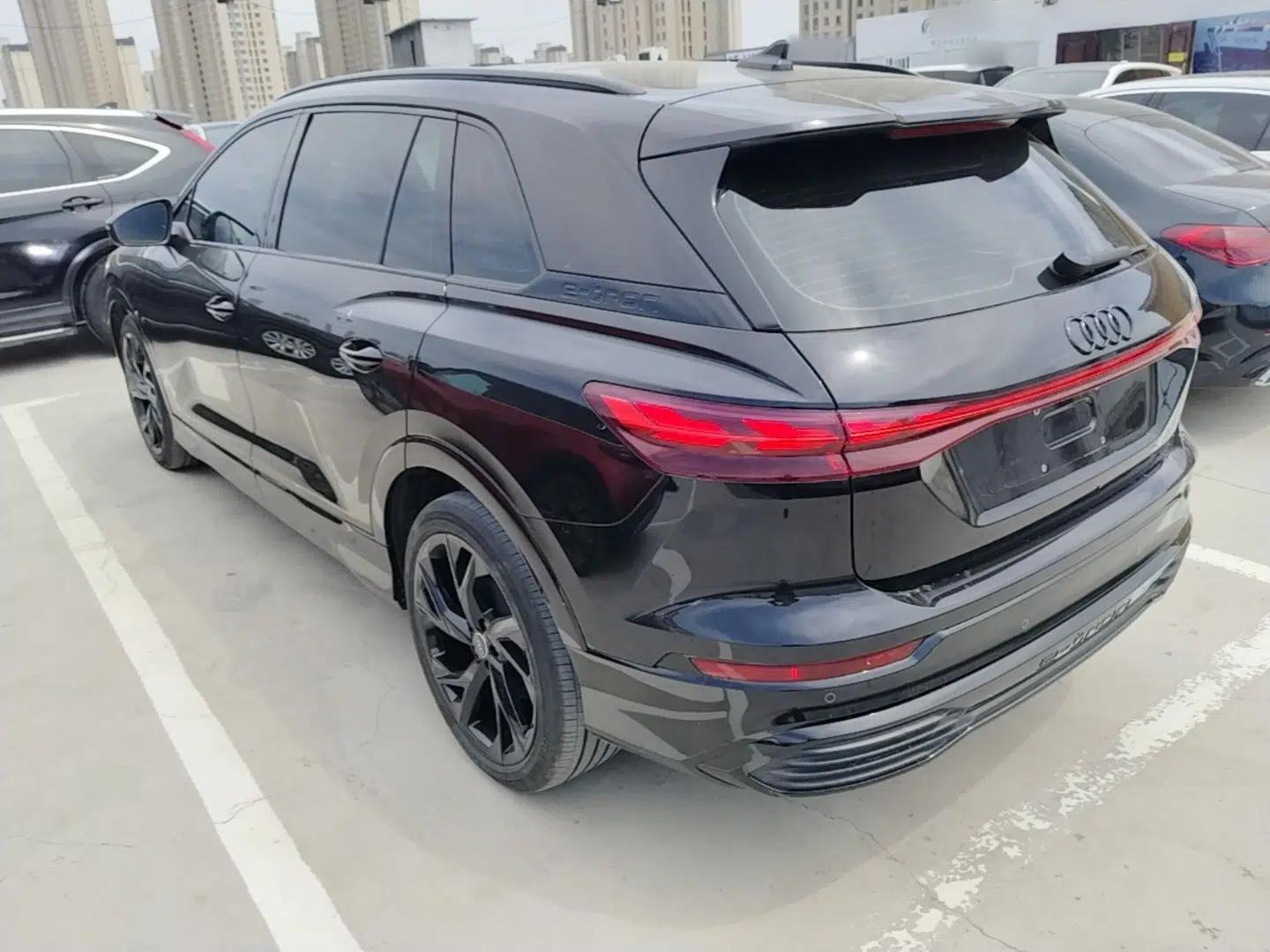 Audi Q5 e-tron 2023 40 e-tron Starry Edition Black Warrior Version — миниатюра 4
