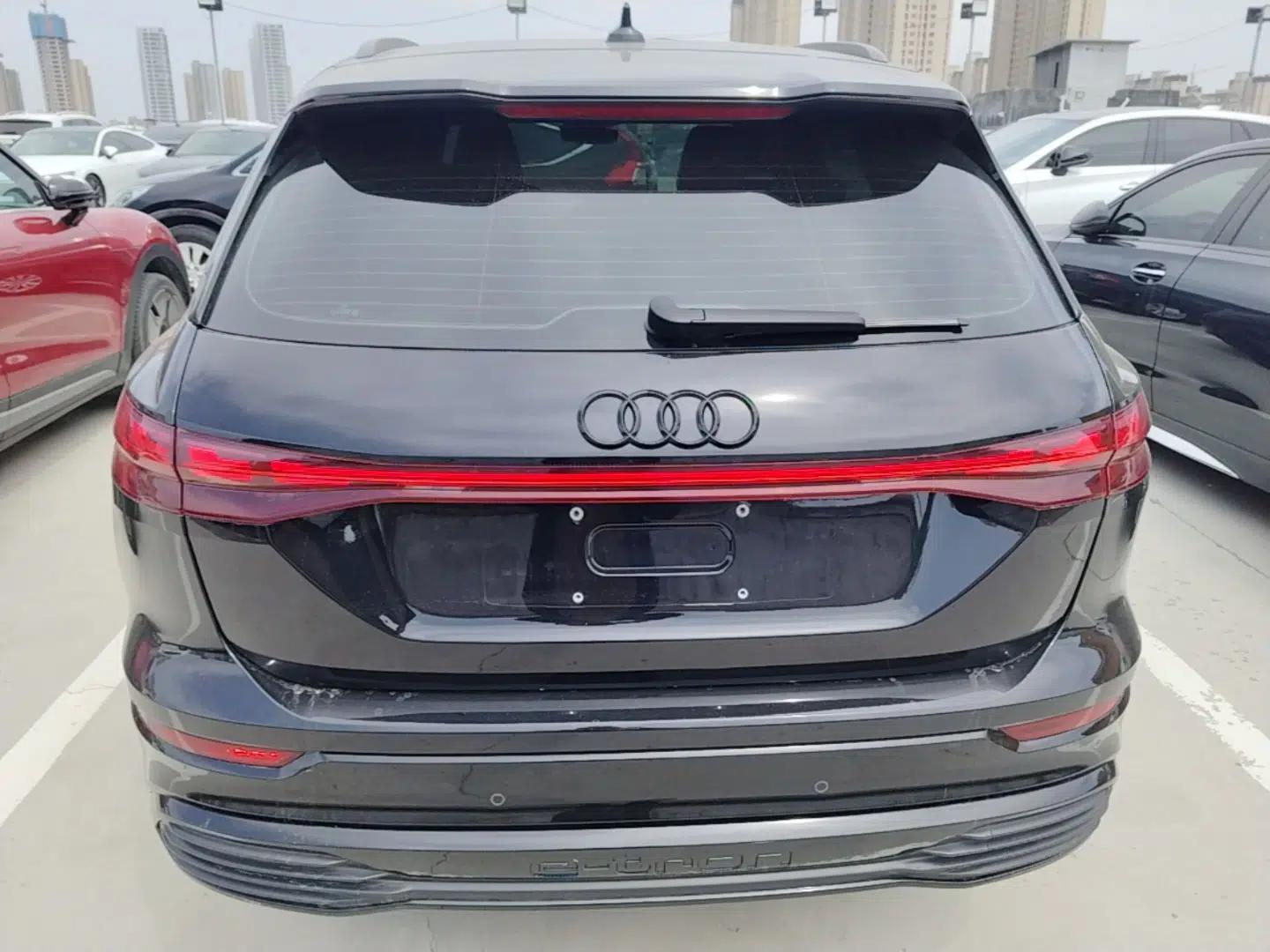 Audi Q5 e-tron 2023 40 e-tron Starry Edition Black Warrior Version — миниатюра 5