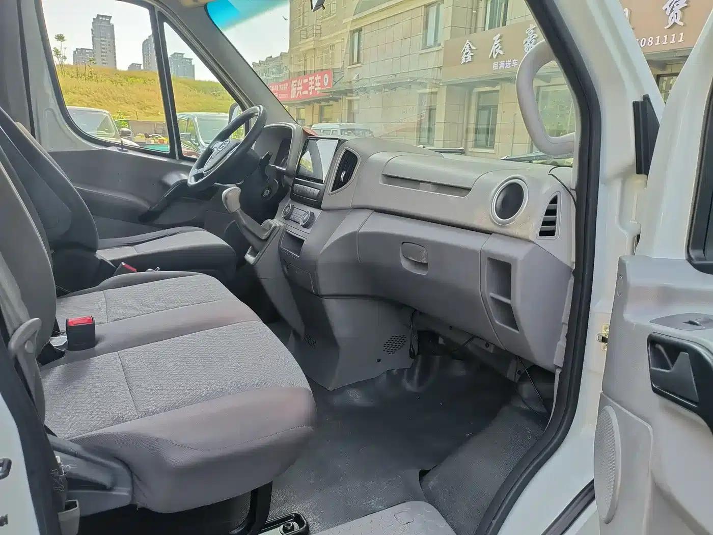 Starlight 2019 1.9T Short Wheelbase Multipurpose Passenger Vehicle — миниатюра 4