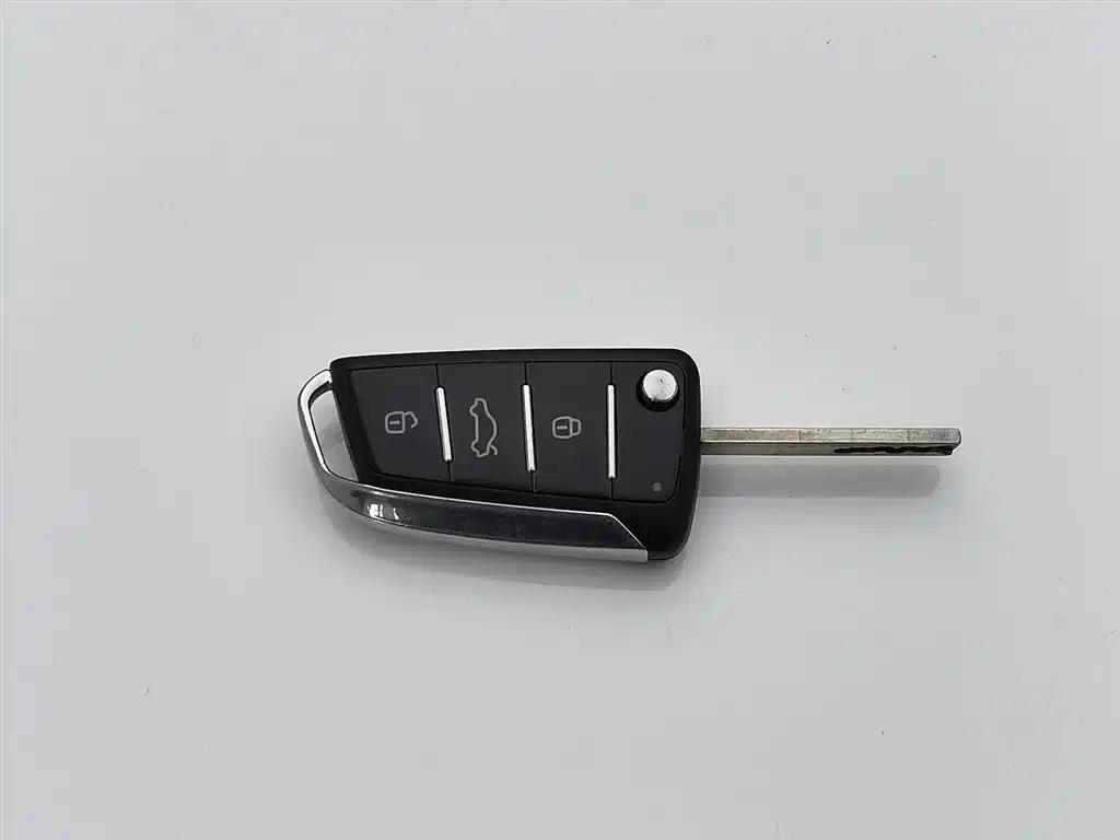 Refine S2 2017 1.5L Manual Deluxe Smart Edition — миниатюра 19