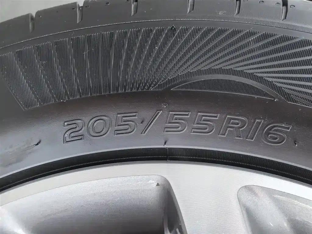 Refine S2 2017 1.5L Manual Deluxe Smart Edition — миниатюра 24