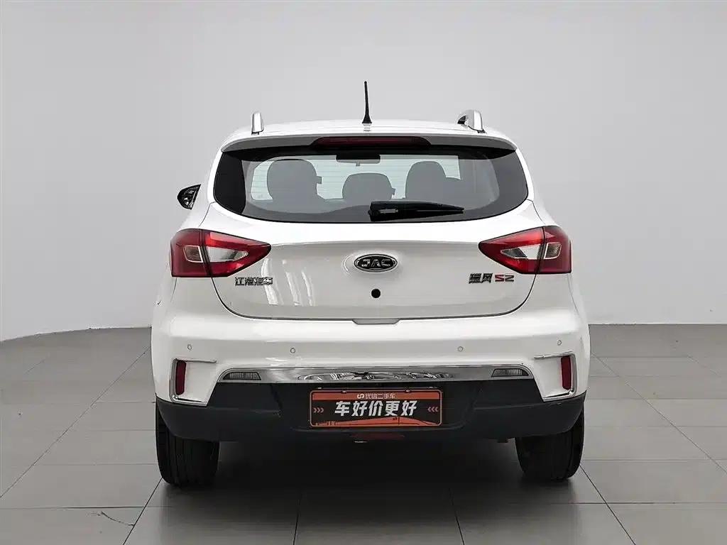 Refine S2 2017 1.5L Manual Deluxe Smart Edition — миниатюра 4