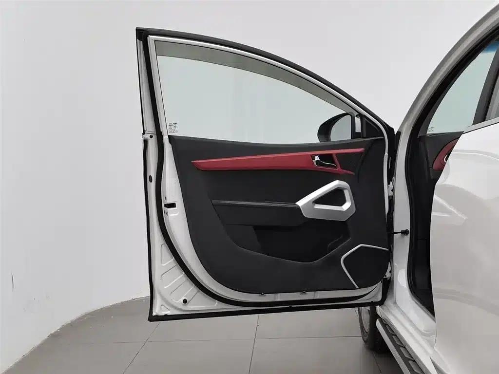 Refine S2 2017 1.5L Manual Deluxe Smart Edition — миниатюра 8