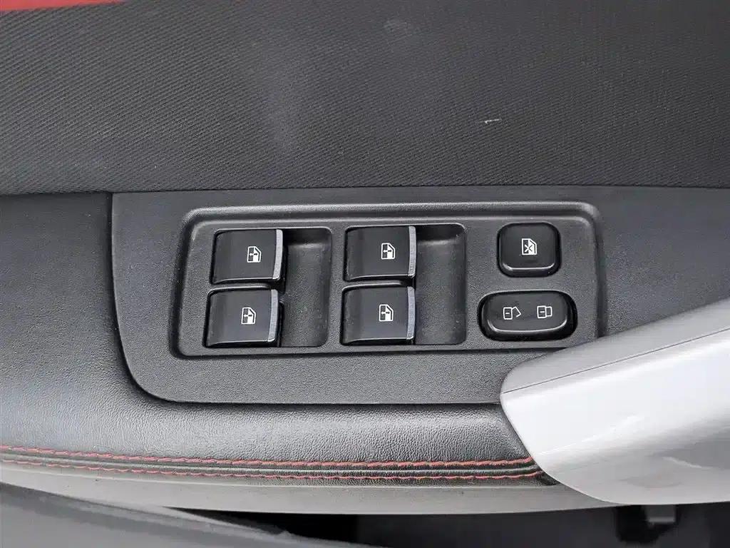 Refine S2 2017 1.5L Manual Deluxe Smart Edition — миниатюра 9