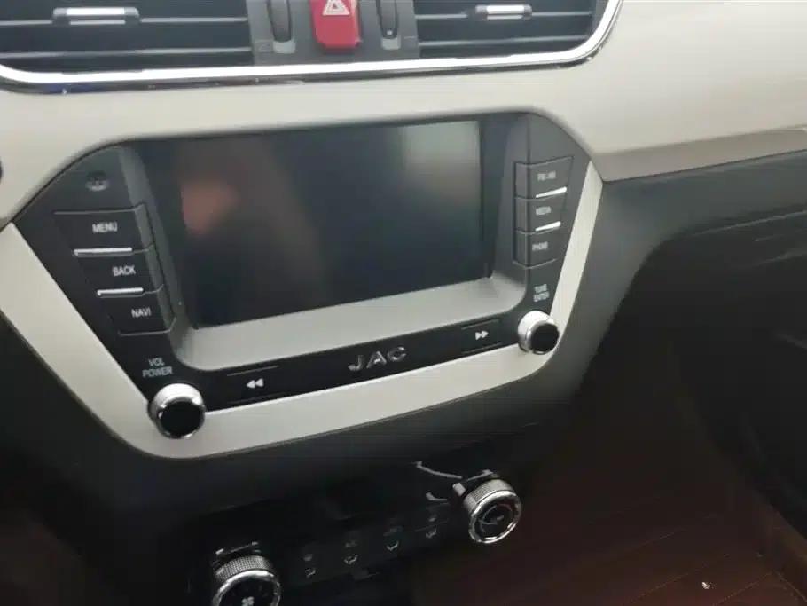 Refine S2 2015 1.5L Manual Deluxe Smart Edition — миниатюра 13
