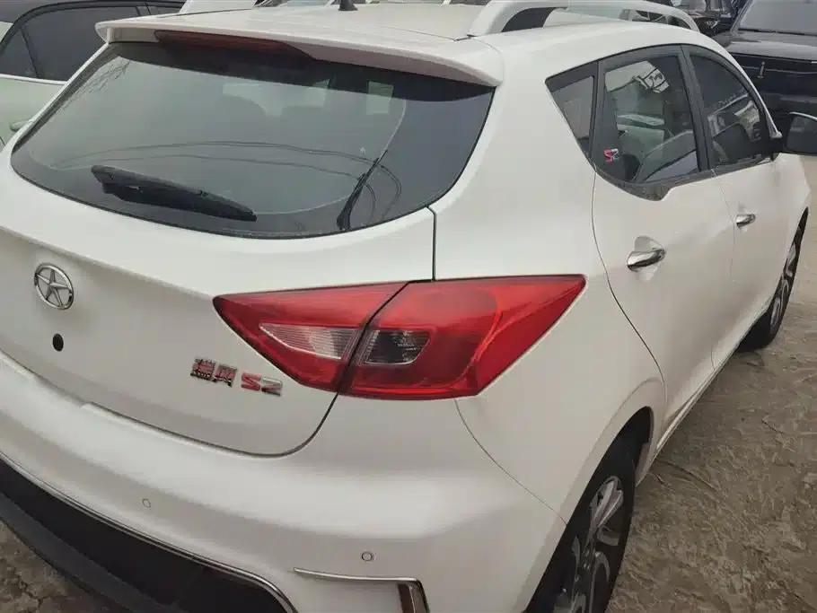 Refine S2 2015 1.5L Manual Deluxe Smart Edition — миниатюра 3