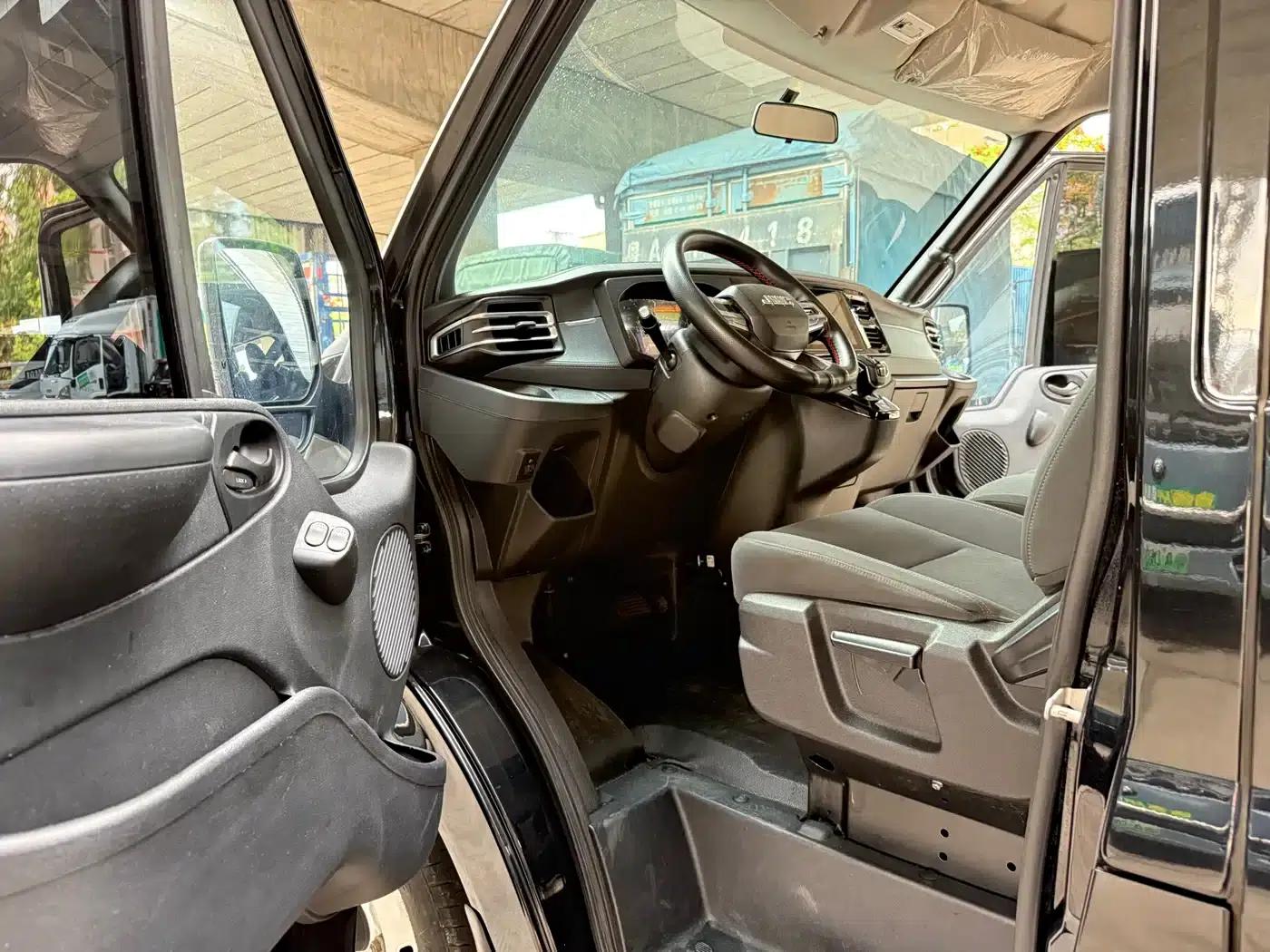 Jiangling Fushun 2023 2.0T Automatic Short Wheelbase Medium-High Roof Commercial Multi-Purpose Passenger Vehicle (6 Seats) — миниатюра 14