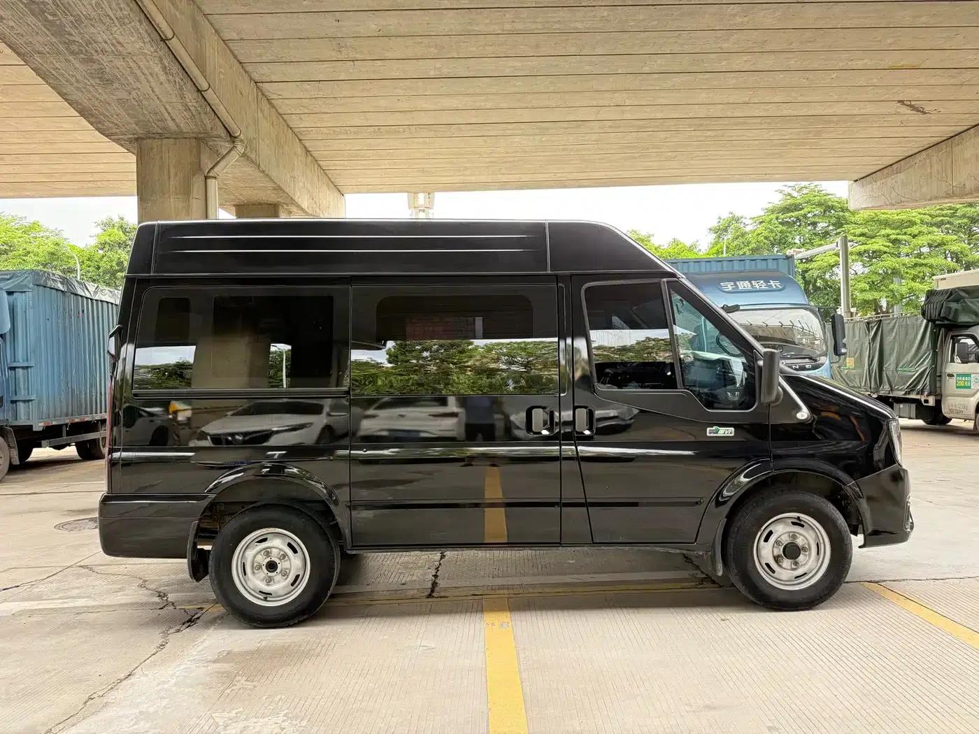 Jiangling Fushun 2023 2.0T Automatic Short Wheelbase Medium-High Roof Commercial Multi-Purpose Passenger Vehicle (6 Seats) — миниатюра 4