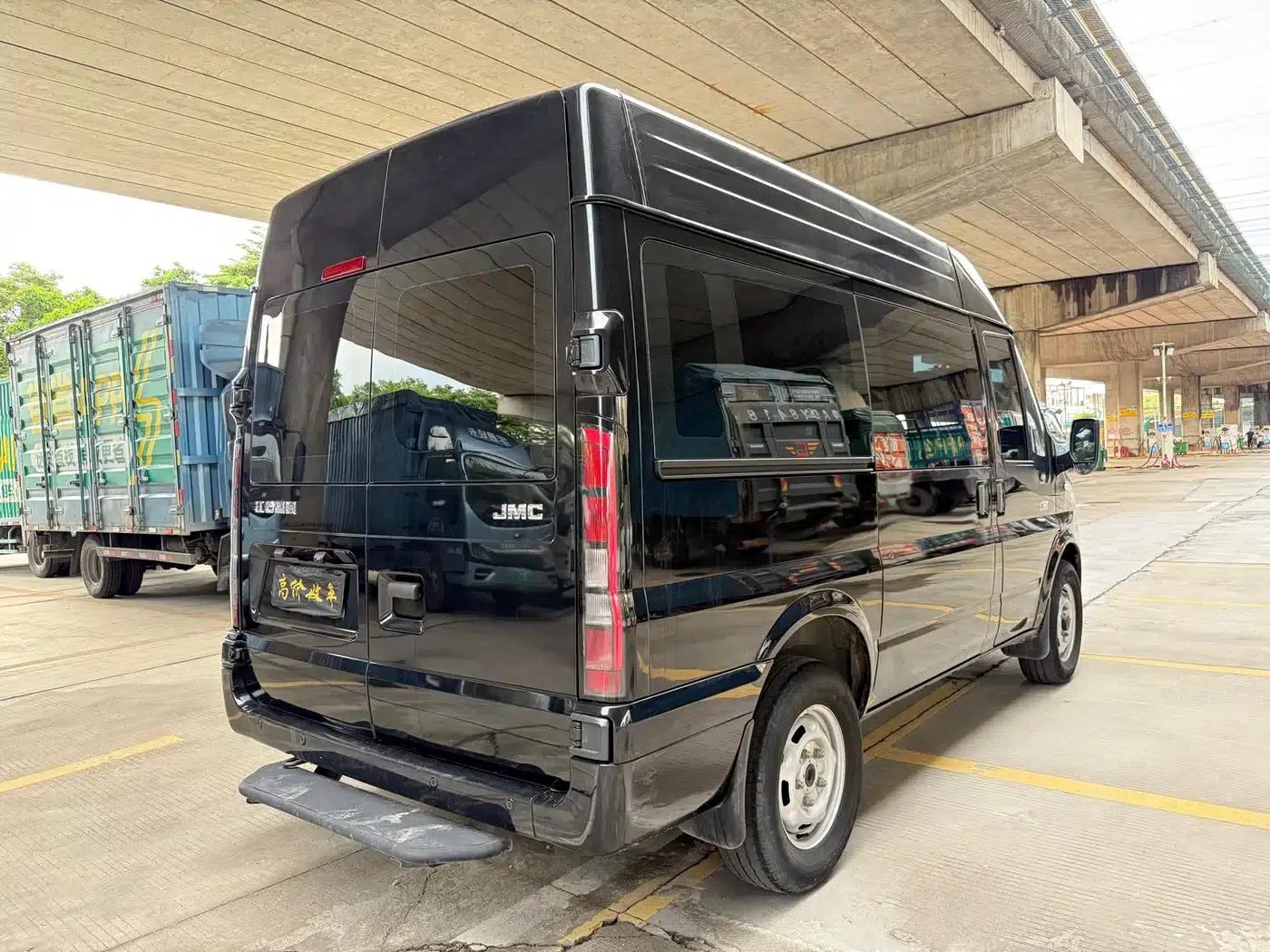 Jiangling Fushun 2023 2.0T Automatic Short Wheelbase Medium-High Roof Commercial Multi-Purpose Passenger Vehicle (6 Seats) — миниатюра 5