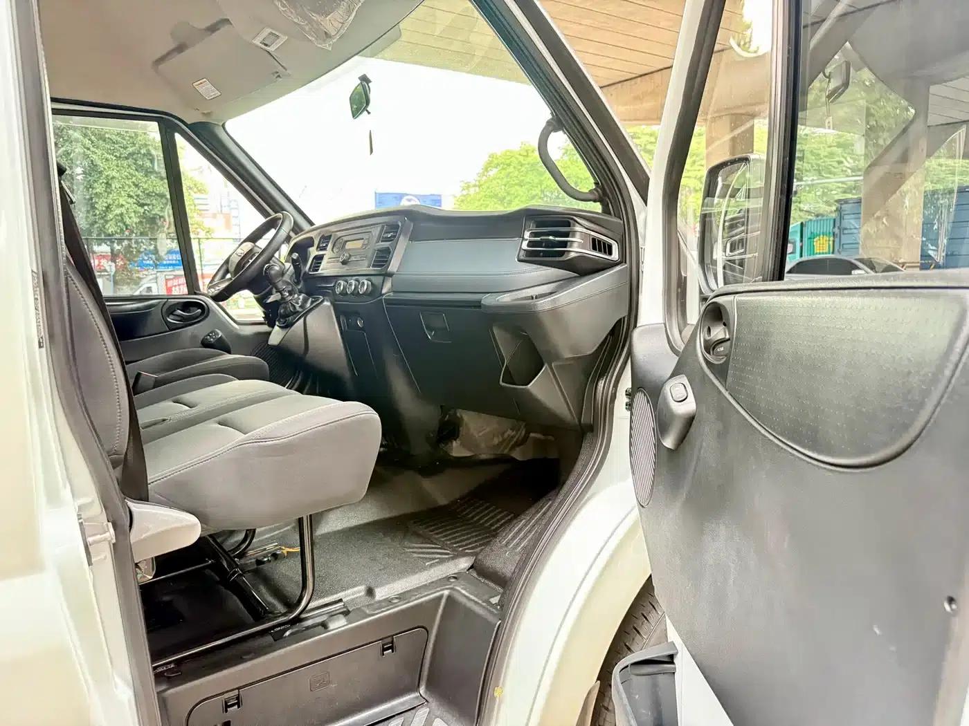 Jiangling Fushun 2023 2.0T Manual Medium Wheelbase Medium Roof Commercial Multi-purpose Passenger Van (7 Seats) — миниатюра 11