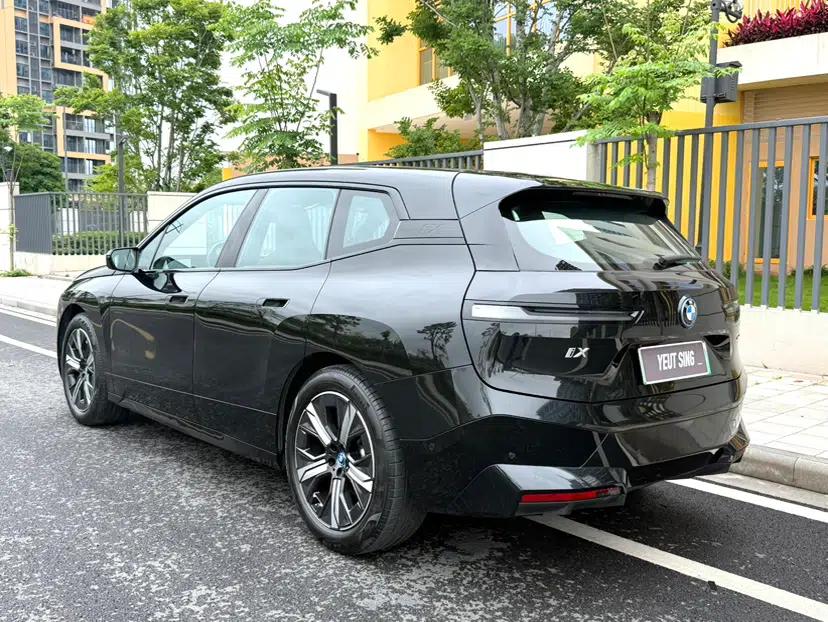BMW iX 2022 xDrive40 — миниатюра 18
