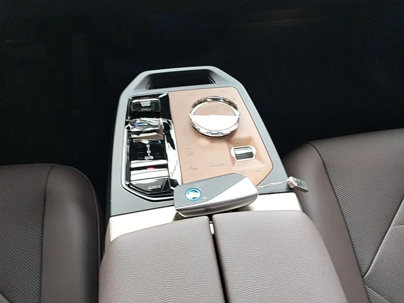 BMW iX 2022 xDrive40 — миниатюра 23