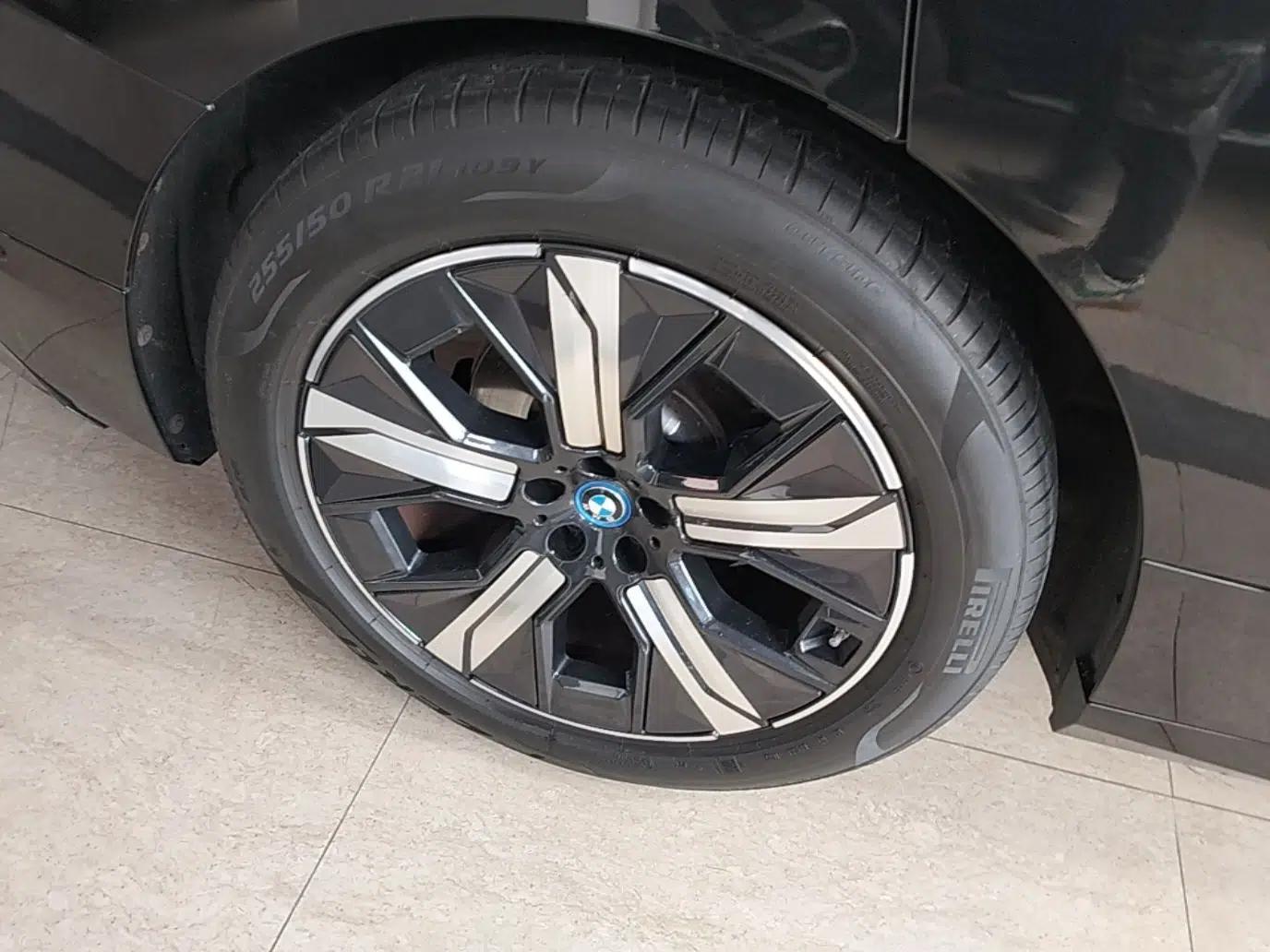 BMW iX 2022 xDrive40 — миниатюра 10
