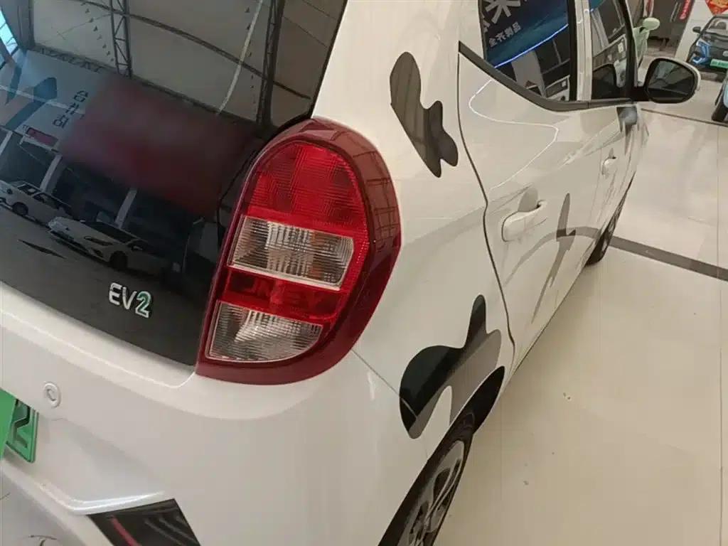 Yizhi EV2 2023 Auspicious Edition 201km Comfort Model — миниатюра 8