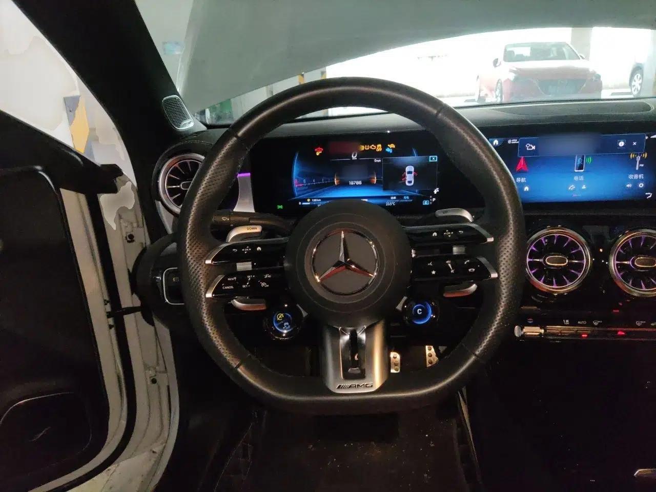 Mercedes-Benz CLA AMG 2024 AMG CLA 35 4MATIC — миниатюра 11