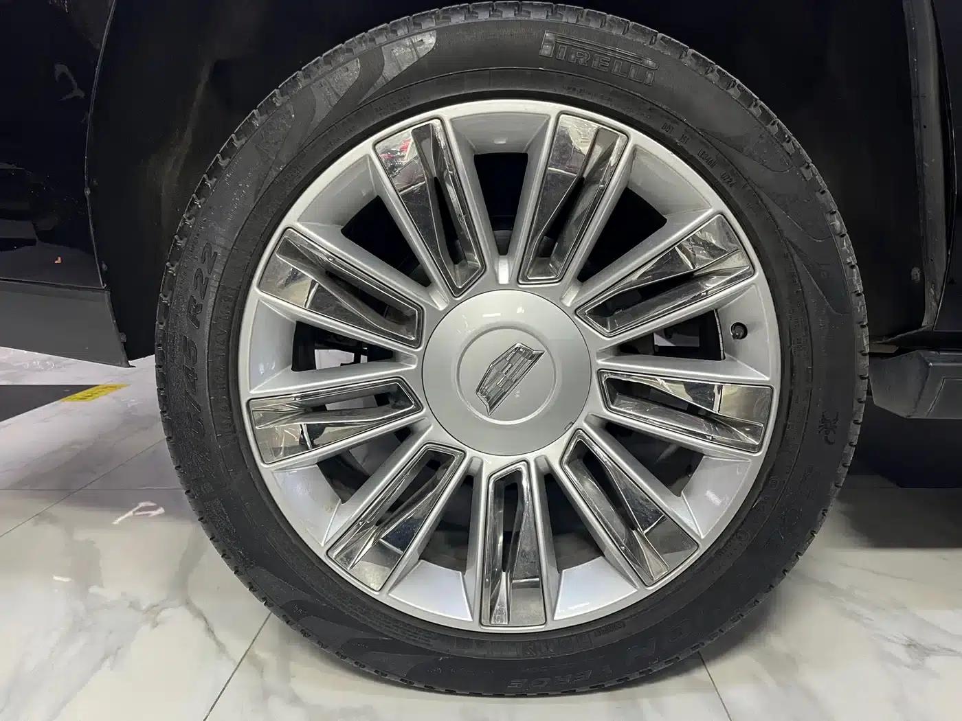 2017 Cadillac Escalade 6.2L US Spec — миниатюра 11