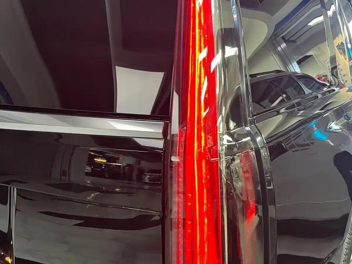 2017 Cadillac Escalade 6.2L US Spec — миниатюра 13
