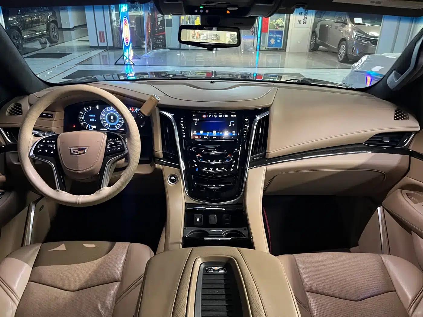 2017 Cadillac Escalade 6.2L US Spec — миниатюра 16