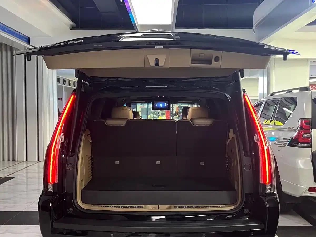2017 Cadillac Escalade 6.2L US Spec — миниатюра 18