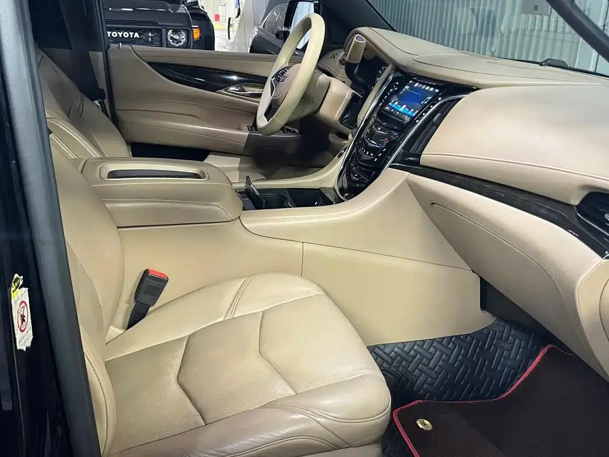 2017 Cadillac Escalade 6.2L US Spec — миниатюра 21