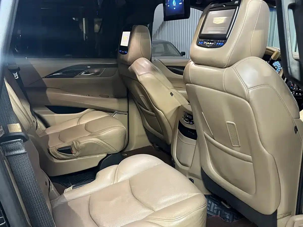2017 Cadillac Escalade 6.2L US Spec — миниатюра 22