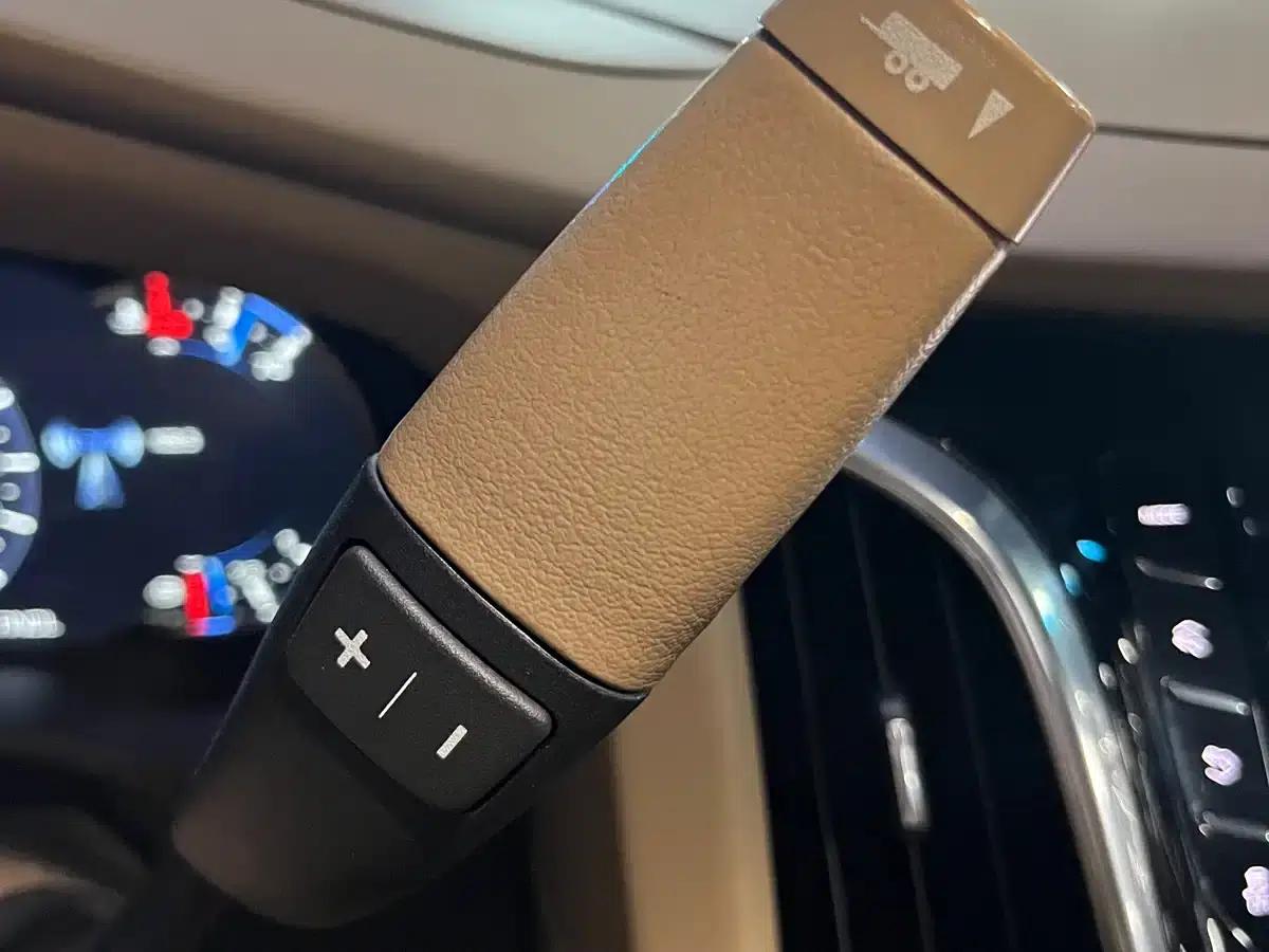 2017 Cadillac Escalade 6.2L US Spec — миниатюра 25