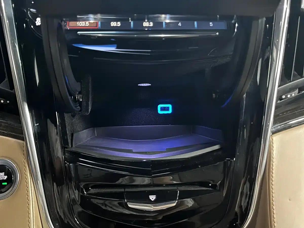 2017 Cadillac Escalade 6.2L US Spec — миниатюра 28