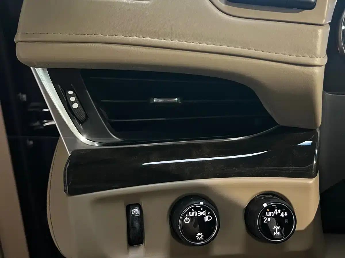 2017 Cadillac Escalade 6.2L US Spec — миниатюра 31