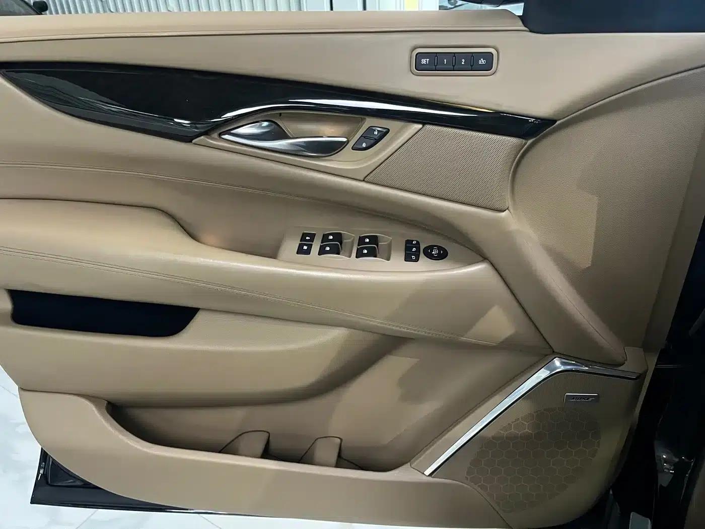 2017 Cadillac Escalade 6.2L US Spec — миниатюра 32