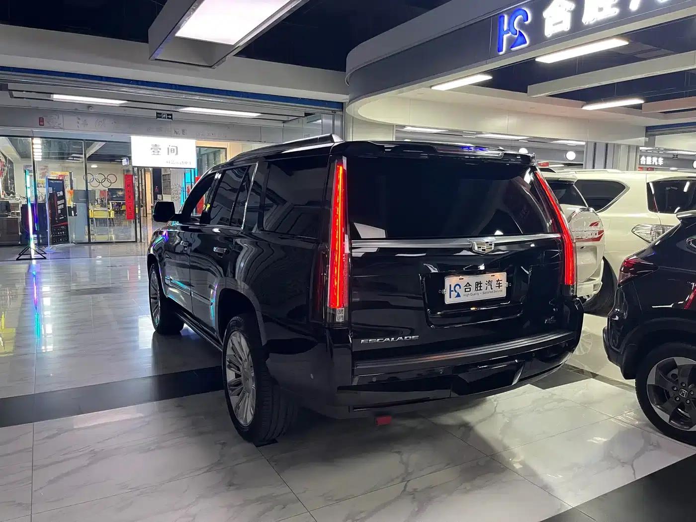 2017 Cadillac Escalade 6.2L US Spec — миниатюра 9