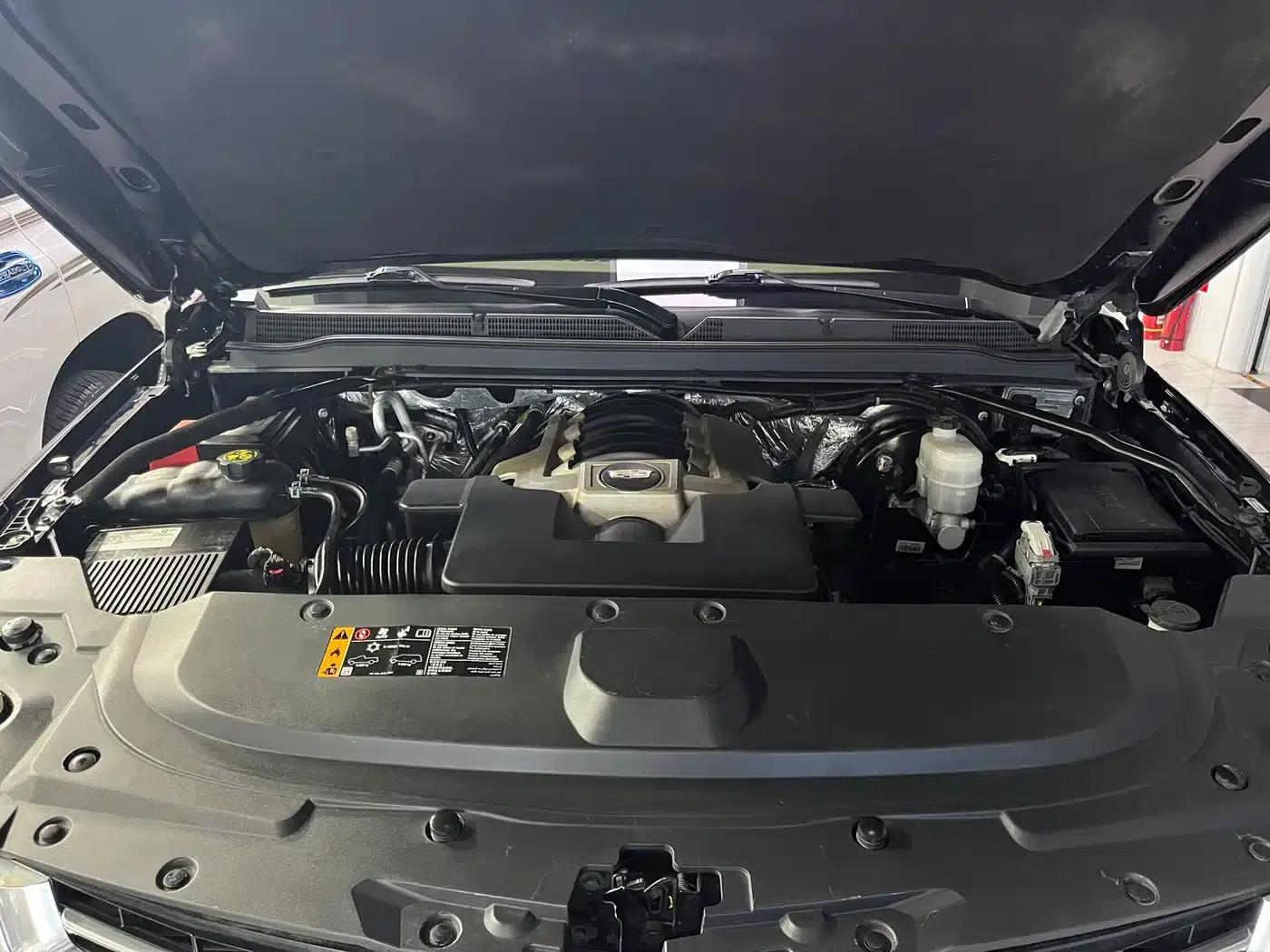 2017 Cadillac Escalade 6.2L US Spec — миниатюра 10
