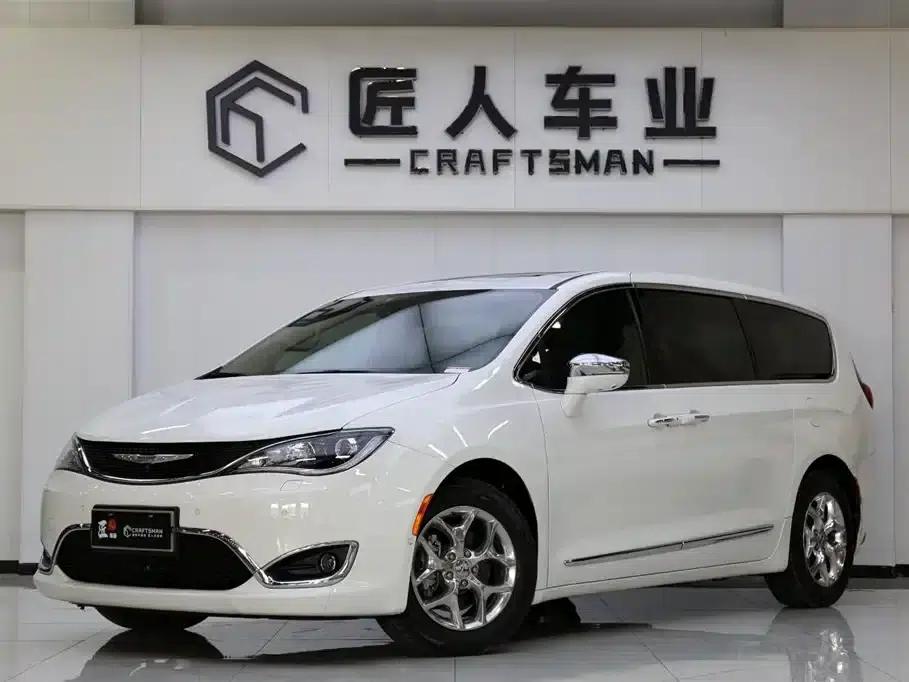 2017 Imported Grand Voyager 3.6L Premium Edition — миниатюра 1