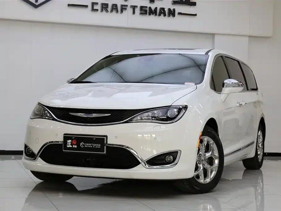 2017 Imported Grand Voyager 3.6L Premium Edition — миниатюра 2